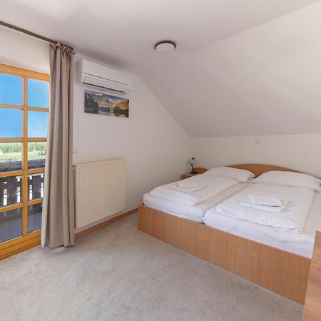 Hotel Gostilna Logar Hotemaze Exteriér fotografie