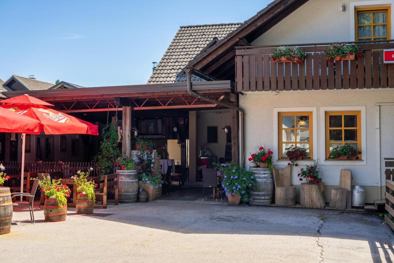 Hotel Gostilna Logar Hotemaze Exteriér fotografie
