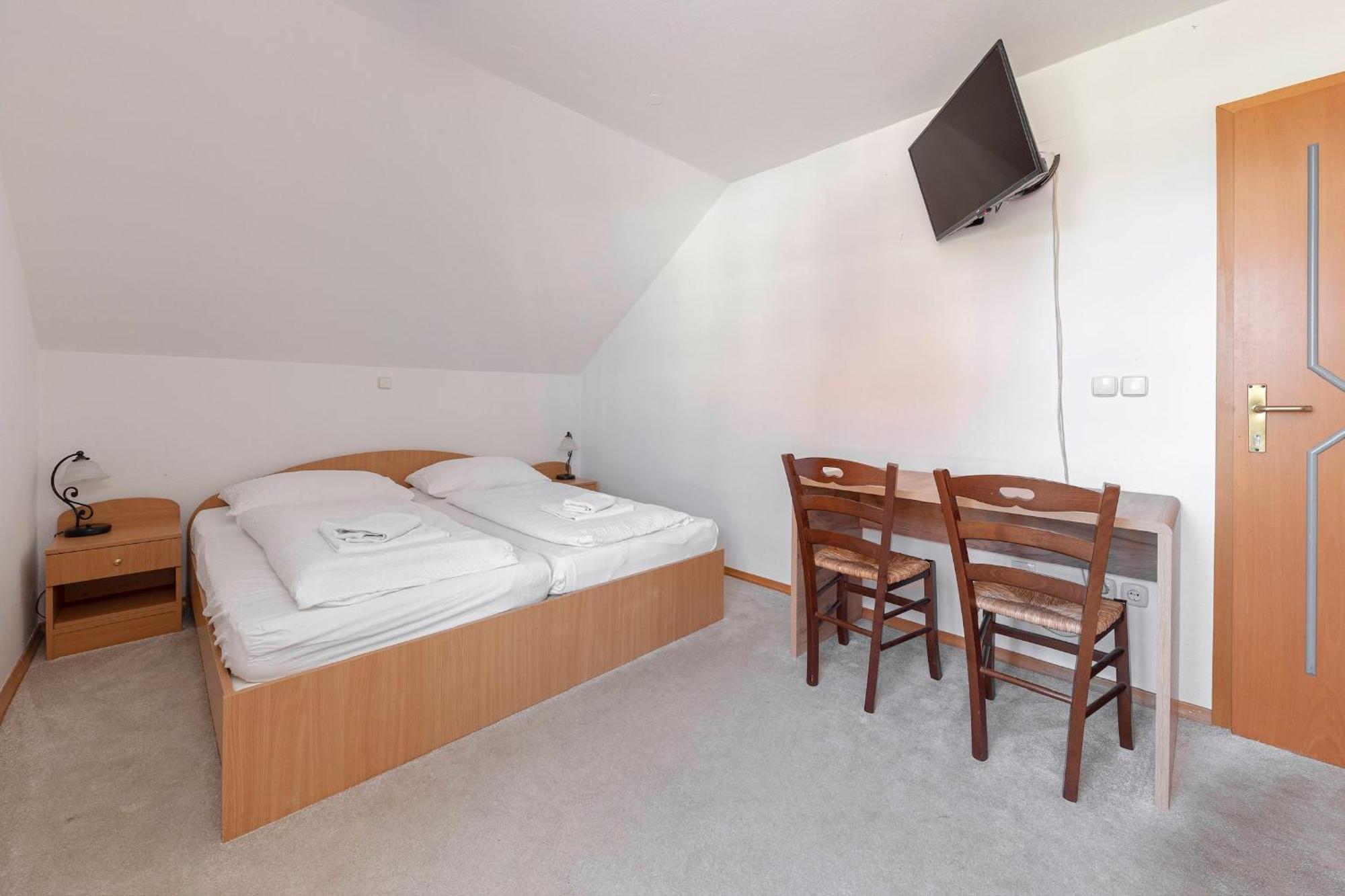 Hotel Gostilna Logar Hotemaze Exteriér fotografie