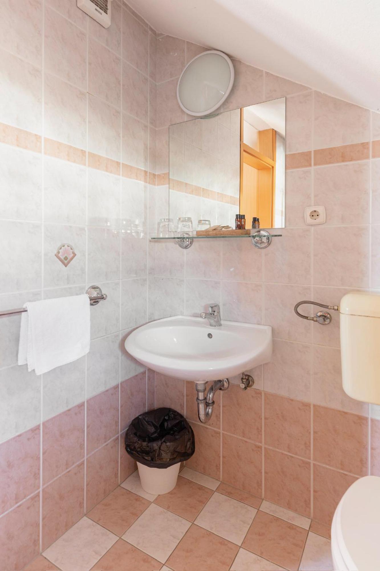 Hotel Gostilna Logar Hotemaze Exteriér fotografie