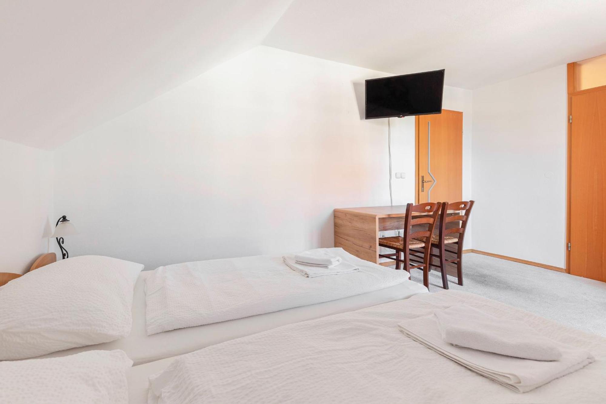 Hotel Gostilna Logar Hotemaze Exteriér fotografie